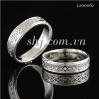 Nhẫn cưới SHJ 18k (mã: 21206474-21206467, giá một đôi: 9,441,600 VNĐ)